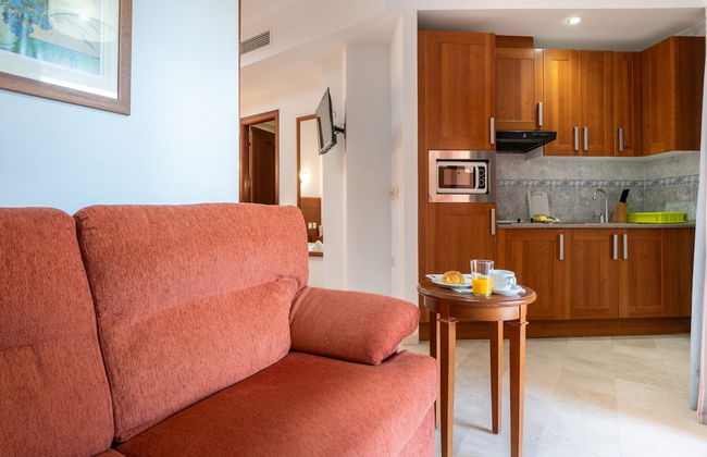 Beachfront Apartment -don Juan Manilva - Photo 9