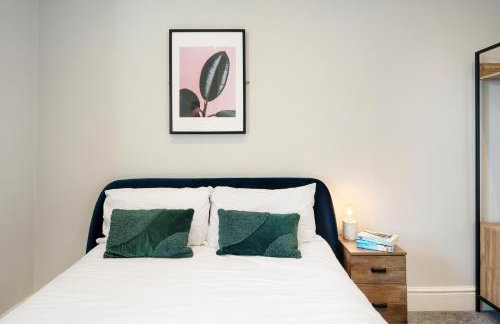 Stylish modern apartment near the city centre with nearby off-road parking - Foto 14