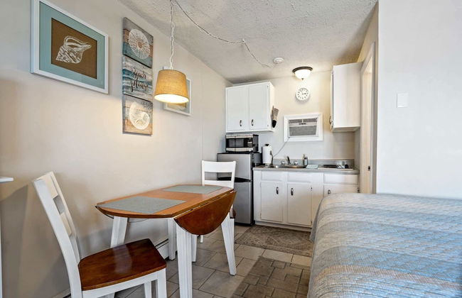 Beachfront Bliss Cozy Studio! - Photo 13