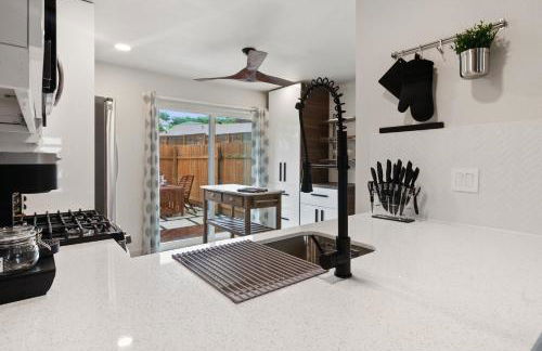 Contemporary Couples Getaway Near Austin Favorites - Loft 21 - Foto 10