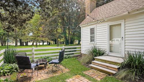 Sweet 1BDR Farm Cottage with Fire Pit and Creek View - Foto 3, Garden view