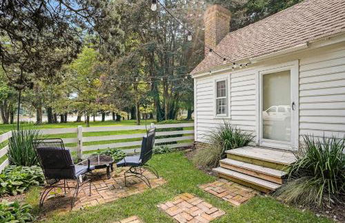 Sweet 1BDR Farm Cottage with Fire Pit and Creek View - Foto 3