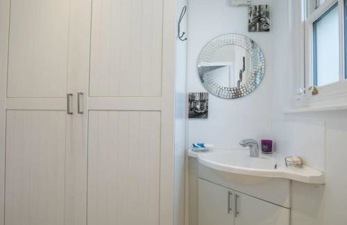 Gorgeous House near Windsor & River Thames - Photo 14