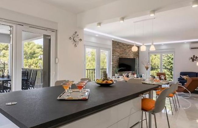 Modern & Stylish Villa With Private Pool - Foto 8