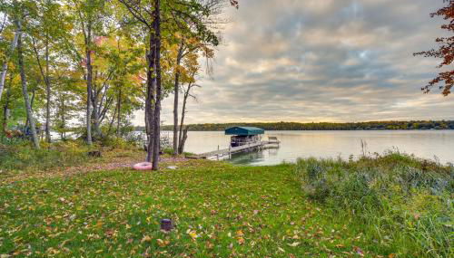 Lakefront Wisconsin Cabin with Boat Dock! - Foto 2