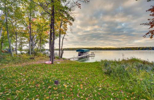Lakefront Wisconsin Cabin with Boat Dock! - Foto 2