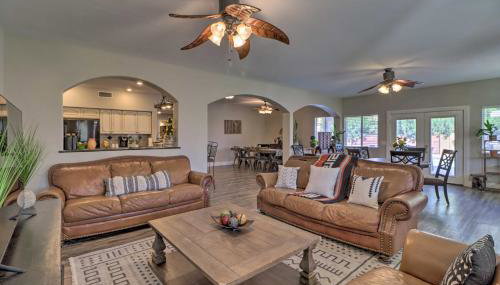 Lavish Family Escape with Game Room in Avondale! - Foto 4