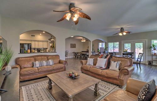 Lavish Family Escape with Game Room in Avondale! - Foto 4