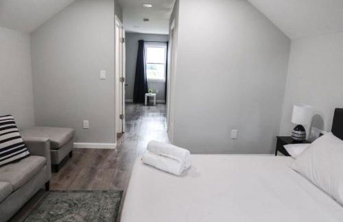 8BR 4BA Home Near NYC -Sleeps 16 - Foto 21