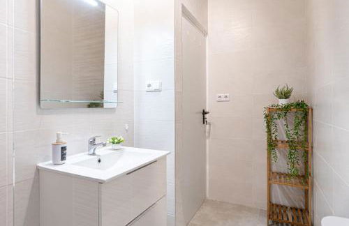 Cambrils Beach - 8 min to Beach - AC - WiFi - Terrace - 8 Guests - Photo 42