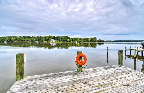 Relaxing Riverfront Cottage with Boat Dock! - Foto 23