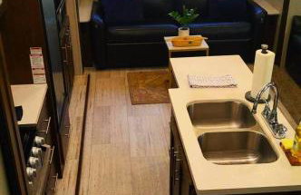 RV42 with Large Deck on a Creek - Foto 5