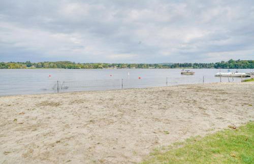 Walk to Beach and Lake Idyllic Escape in Edinboro! - Foto 2