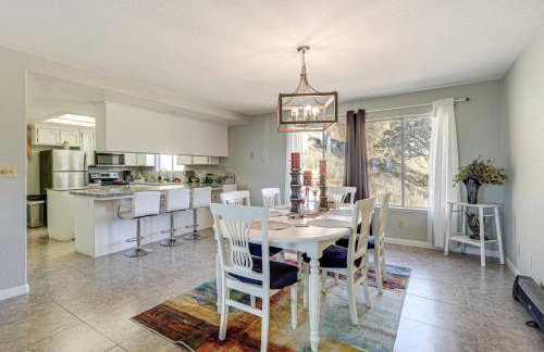 Water Views and Decks Spacious La Grange Retreat - Foto 6