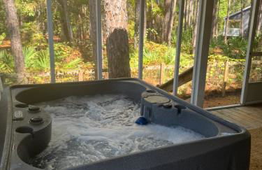 Pet Friendly Tranquil Cottage with Fire-Pit & Hot Tub Minutes to BEACHES - Foto 30