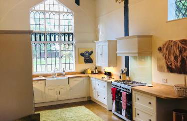 Dorney Windsor Legoland 5 Star Stay for upto 14 guests - Photo 11