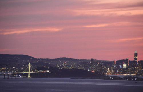 Stunning Bay-View Home in Kensington! - Photo 24