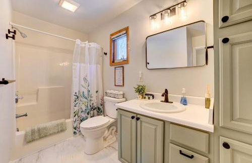 Roscommon Retreat with Deck about 1 Mile to Higgins Lake - Foto 13