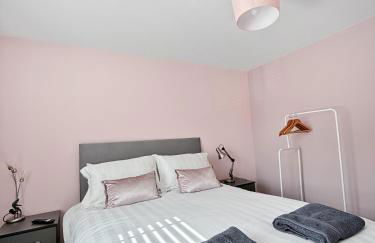 Amaya Seven - Luxury 3 bedroom detached house with garden & driveway - Sleeps 7 - Bottesford, Leicestershire - Foto 11