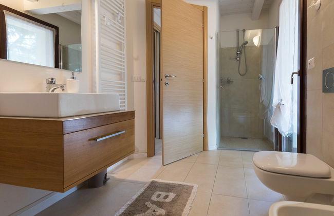 Tasso Apartments - Photo 22