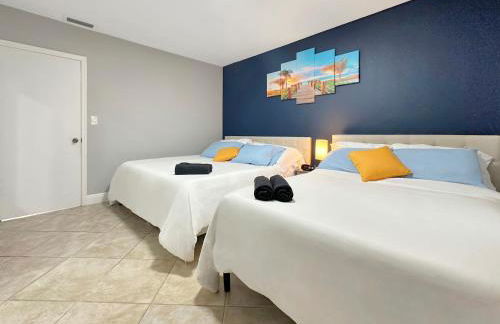 Vacay Spot Happy Escape 15 Min Beach Massage Shower Prime LOC! 6 blocks away from Bars, Nite Clubs, Res, Shops - Photo 23