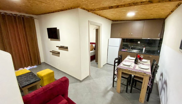 Full Moon Apartments - Photo 3, Room