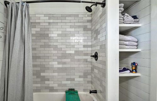 Hot Tub and Game Room! Family Schulenburg Retreat - Foto 33