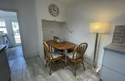 Restful Harbourside Apartment with Garden - Foto 14