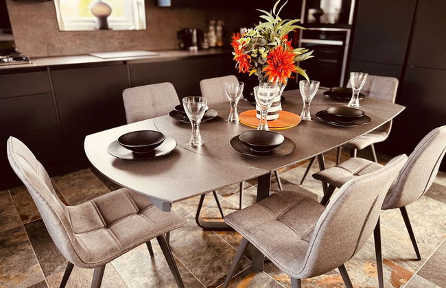 Luxury Adult-only 2-bedroom Bungalow With Hot Tub - Foto 9