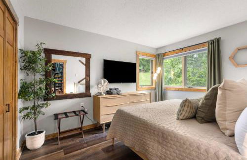 Renovated Ski In Out Condo King Bed Patio Grill - Foto 14