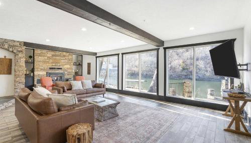 Foggy River Retreat - For 16 - Foto 2