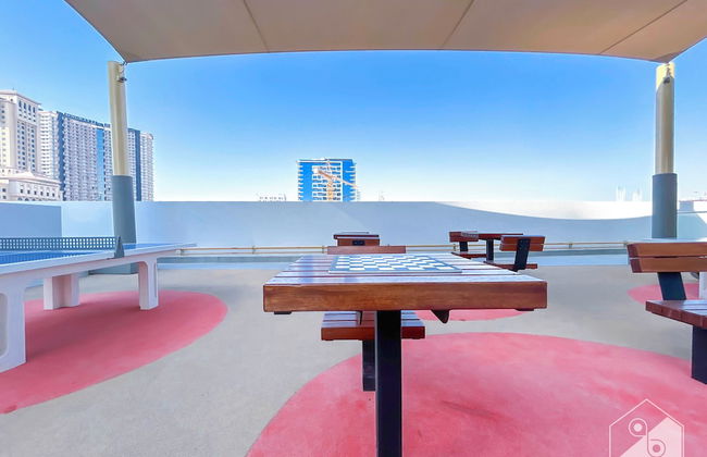 Cozy 1BR With Balcony & Views in Azizi Fawad - Photo 2