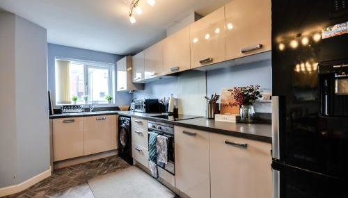 Three Bedroom House in Runcorn Close To The Lake with Parking - Foto 3