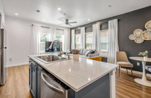 Sleek Studio With Private Parking Near Tx Med Ctr - Foto 20