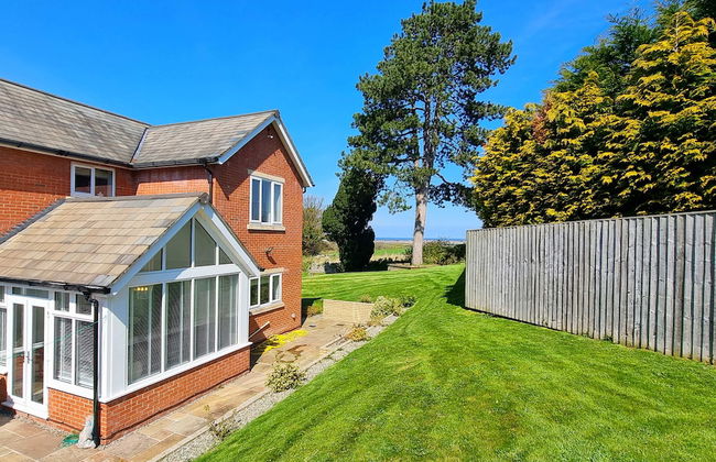 Plas Gwyrch Gatehouse - Foto 28