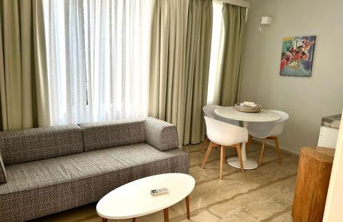 Loriet Hotel - Photo 10