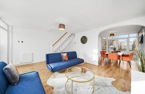 Cosy 3 Bedroom with Free Parking, Garden and Smart TV with Netflix by Yoko Property - Foto 2