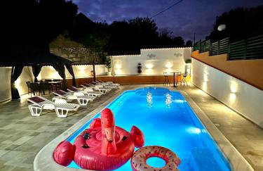 Holiday Home Three Sisters with Swimming Pool & Jacuzzi - Photo 1