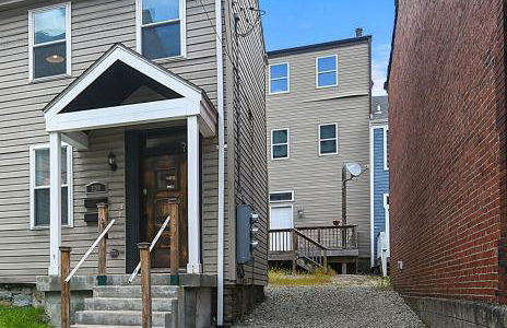 HostWise Stays - Block to AGH - King Bed, Free Off Street Parking - Foto 5