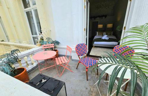 Stunning Hyde Park Home with Private Balcony & Lift Elevator Access - Foto 10