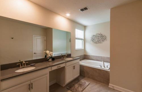 Beautiful and Spacious 5 Bed Pool Home home - Foto 17