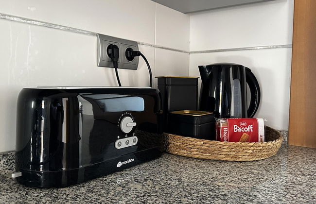 Apartment Sleeps 6 With Private Garden - Photo 22