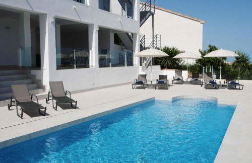 Luxury villa with heated pool for 12 to 14 people - Photo 2