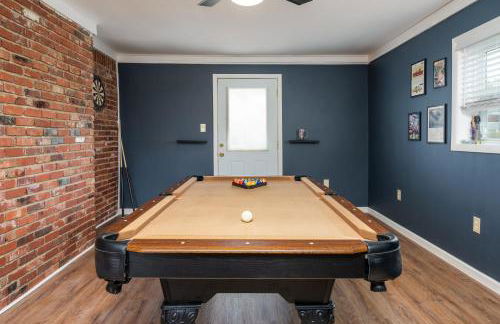 NEW Dragster Dream House - Game Room - Walk to the Speedway - Foto 4