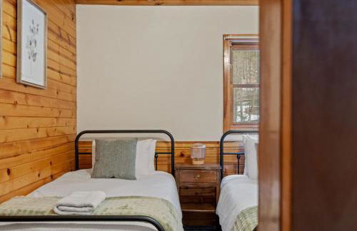 Lucky Log Cabin Hottub fireplace 12min to Mt Snow - Foto 14