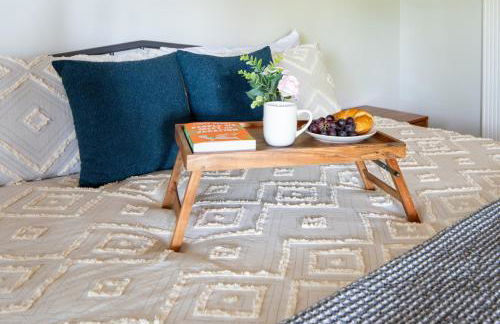 Stunning 4BR Retreat, Deck, Ping Pong, Near Marina - Foto 24