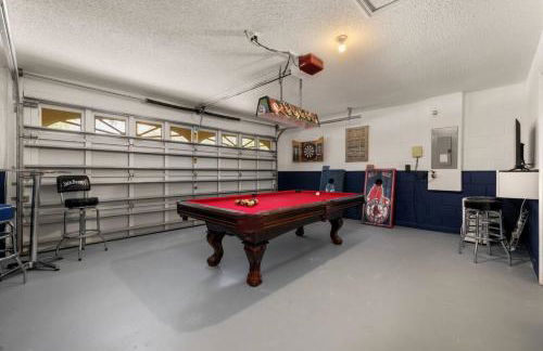 Modern Retreat Pool and Game Room - Foto 56