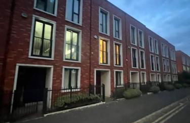 Luxury Modern Town House, Manchester City Centre, Free Secured Parking - Foto 16
