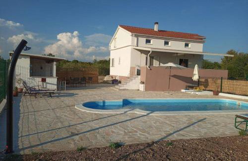 Kuća za odmor M&J s grijanim bazenom - Photo 47