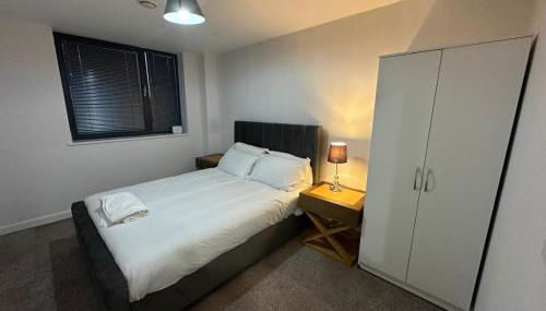 Modern 2 Bed Flat with parking Next to Basildon Station - Foto 5